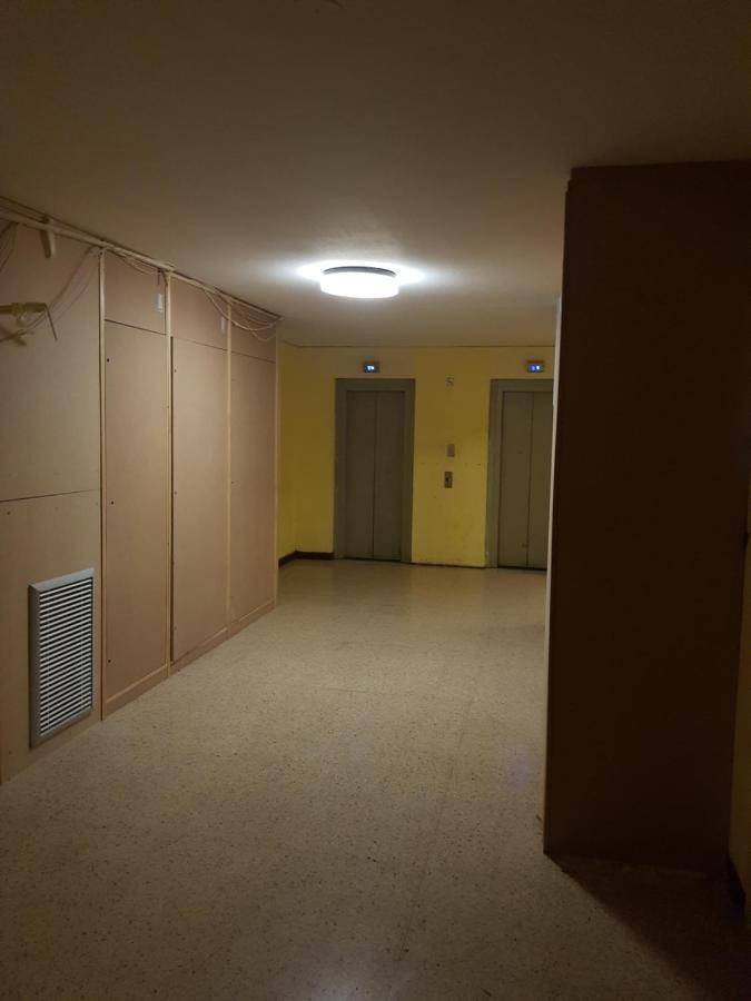 Chambre Spacieuse - Dressing - Sdb Communes - Parking Prive Ним Экстерьер фото