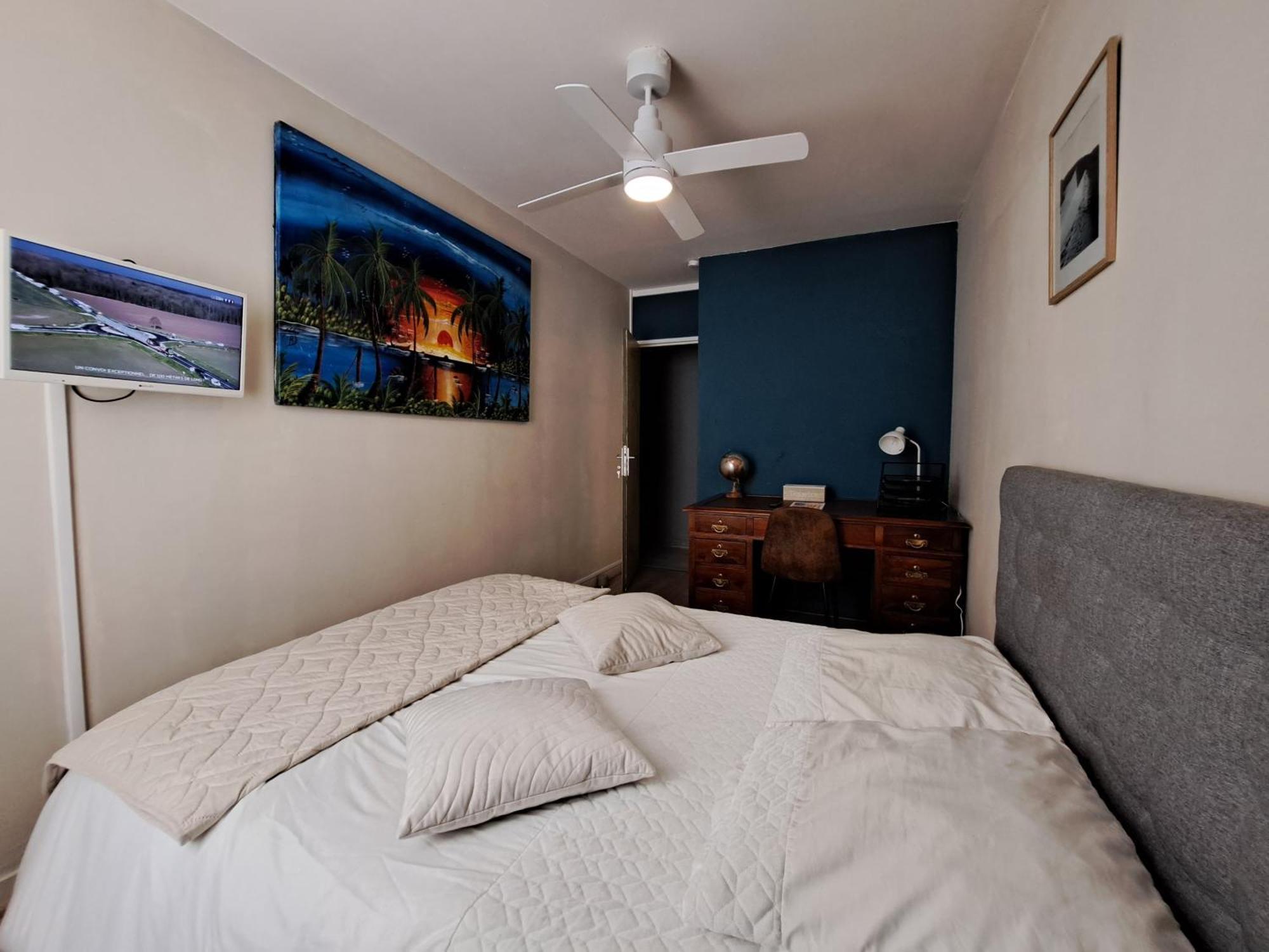 Chambre Spacieuse - Dressing - Sdb Communes - Parking Prive Ним Экстерьер фото